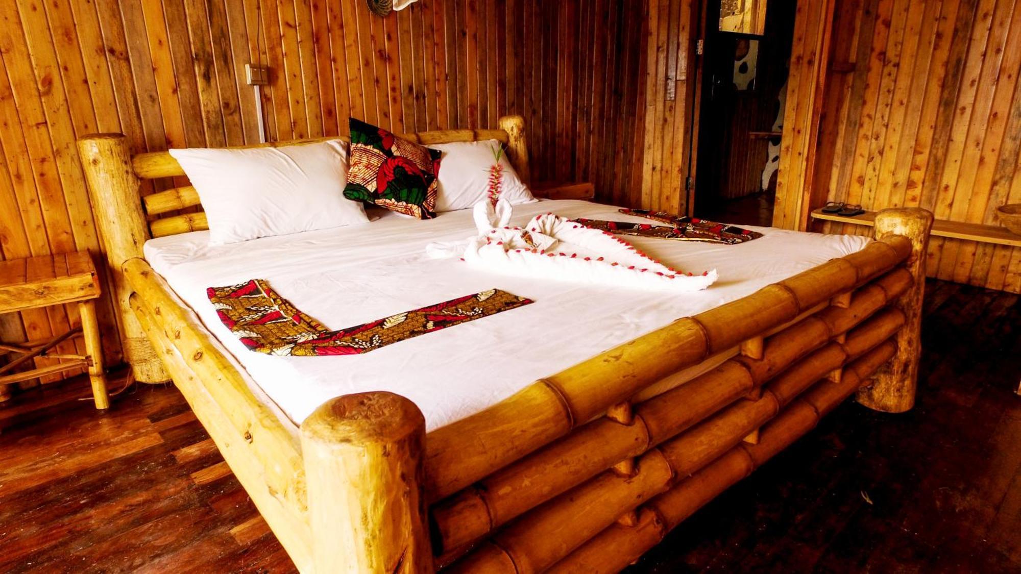 Hawk'S Eye Lodge Bunyonyi Kabale Room photo