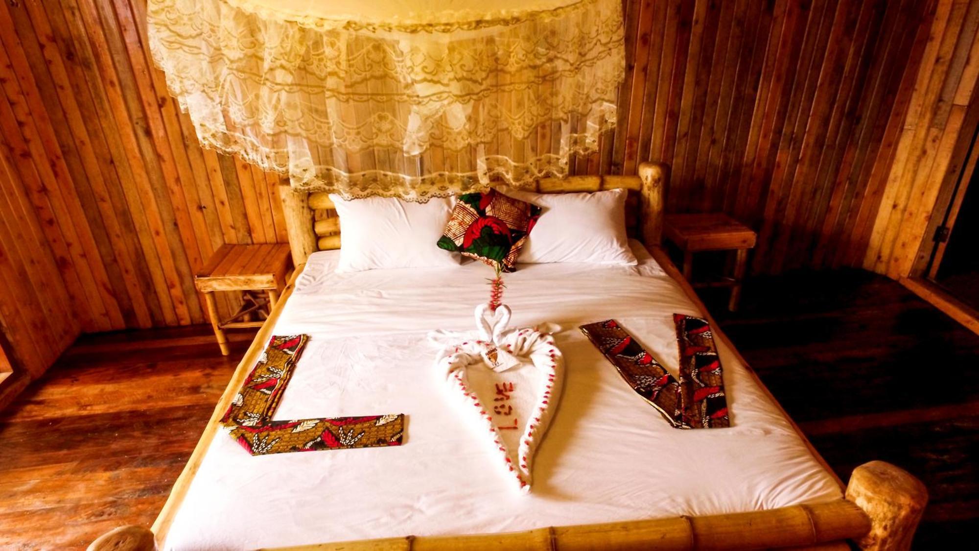 Hawk'S Eye Lodge Bunyonyi Kabale Room photo